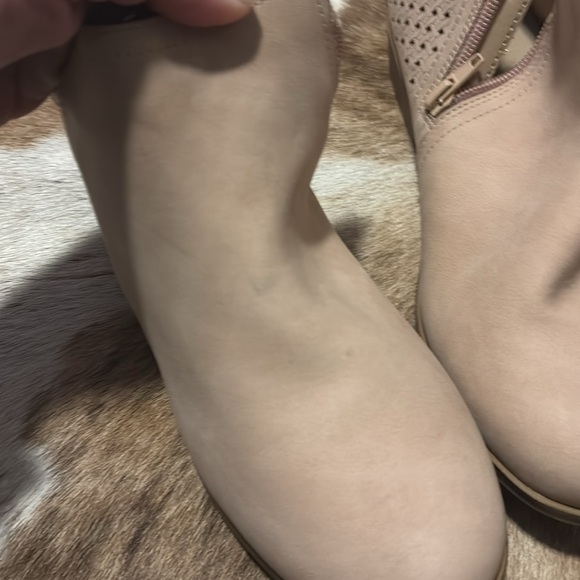 Girls rose colored ankle booties with zipper size 5 - Picture 7 of 7